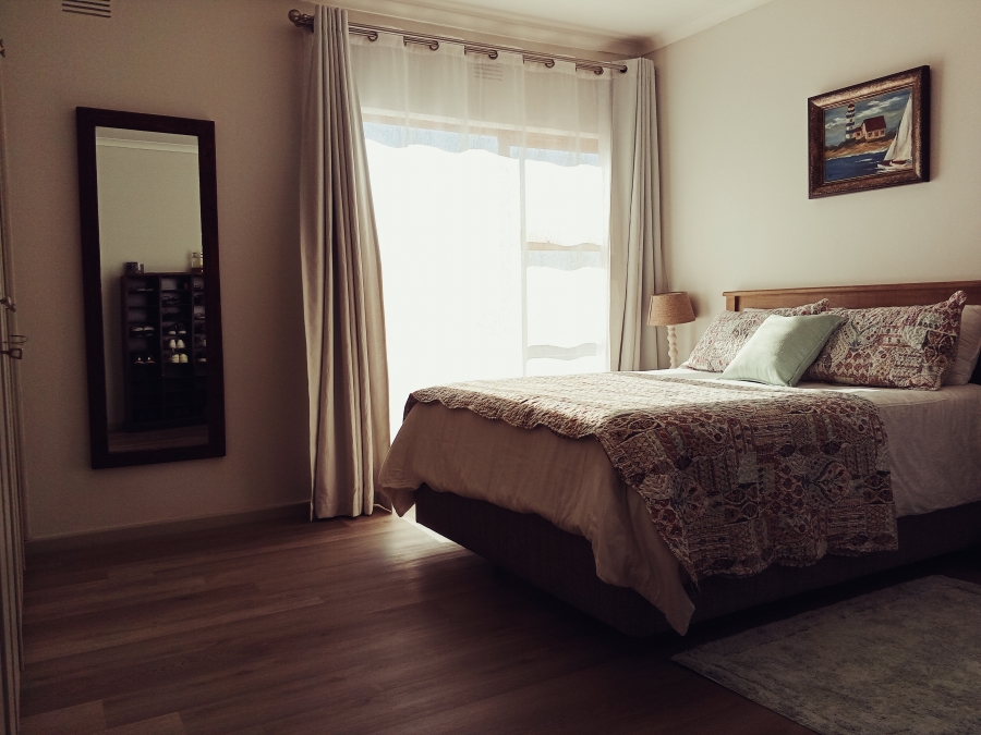 6 Bedroom Property for Sale in Bayview Western Cape